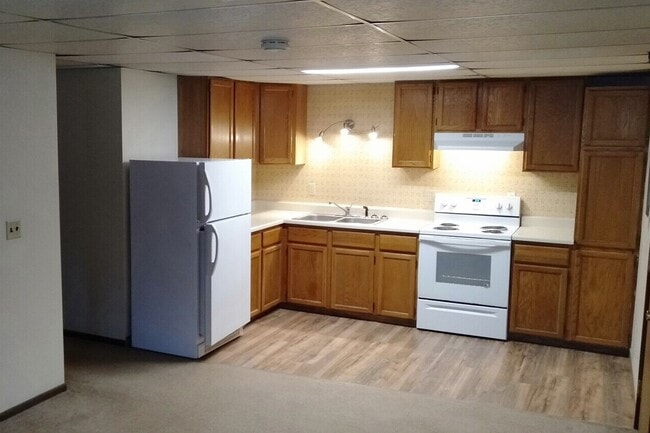 Kitchen - 404 Kit Blvd