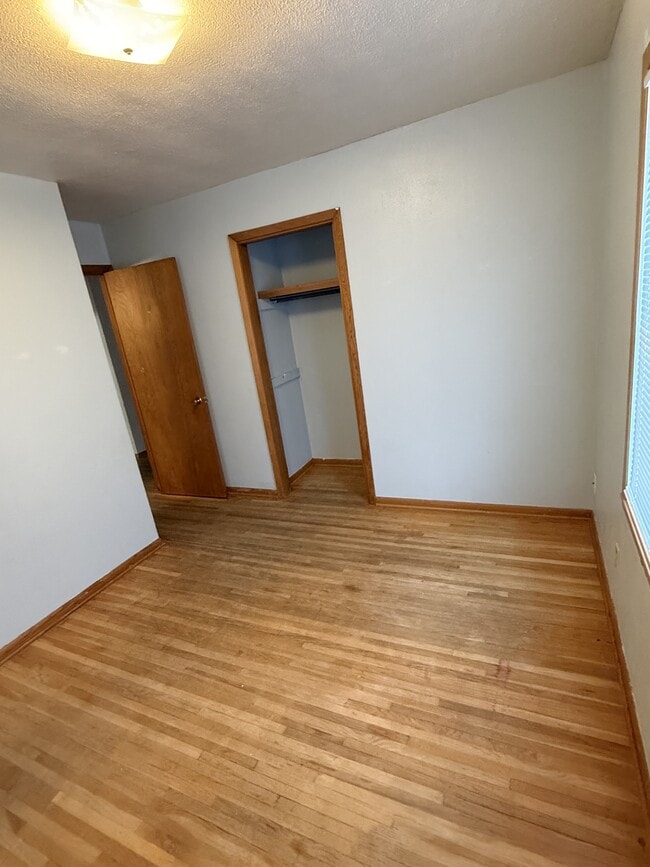 Building Photo - 951 Park Ave