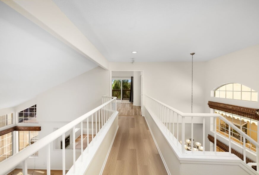 Building Photo - 2163 Sun Ridge Dr