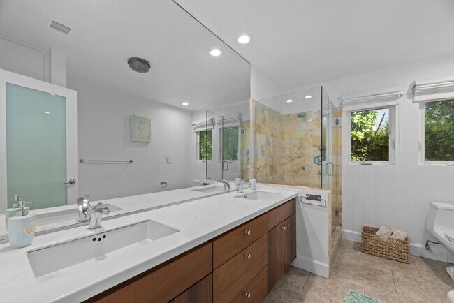 Building Photo - 641 Walther Way