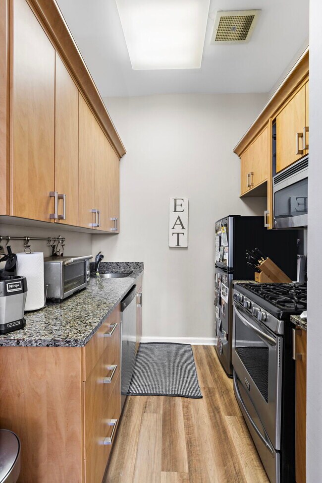 Building Photo - 222 Clinton St