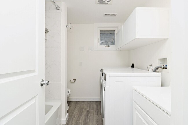 Building Photo - Bright & Modern Downtown Home Near UVA Medical Center