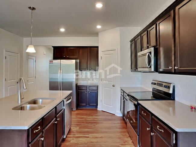 Building Photo - 144 Larragan Dr