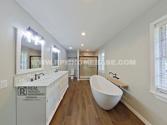 Building Photo - Spacious 4-Bedroom Home with Solar Panels ...