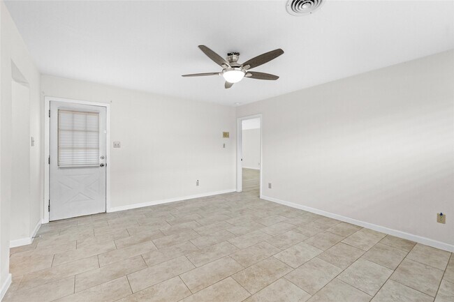 Building Photo - 4135 Levonshire Dr