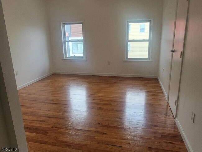 Building Photo - 151 Ferry St