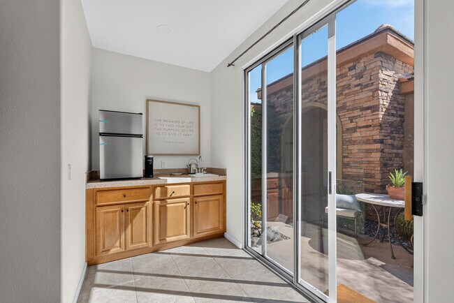 Building Photo - 60440 Juniper Ln