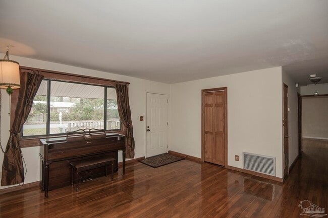 Building Photo - 6314 White Oak Dr