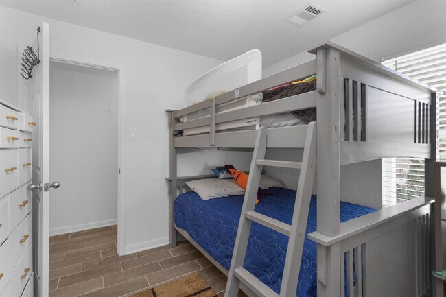 Building Photo - 5614 Grizzly Bear Wy
