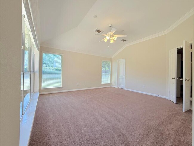 Building Photo - 2424 Arbor Dr
