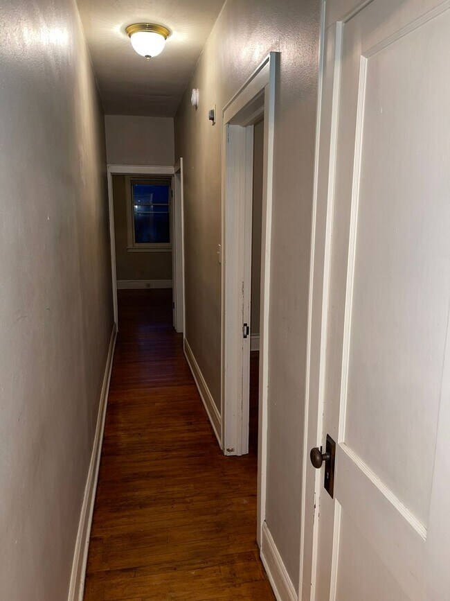 Building Photo - 116 Lexington Pkwy N