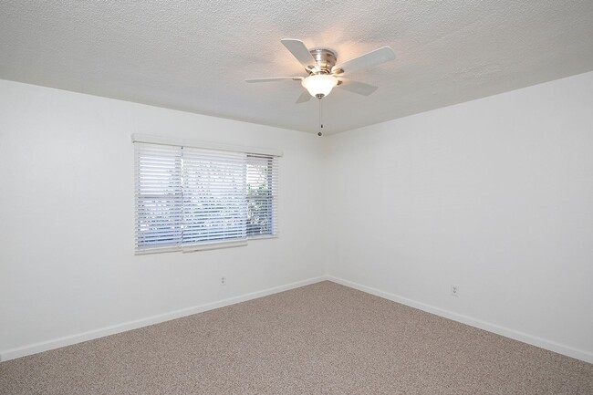 Building Photo - OPEN HOUSE: 1/31 10-11AM ~ 2b/1ba Conveniently Located in South Park!
