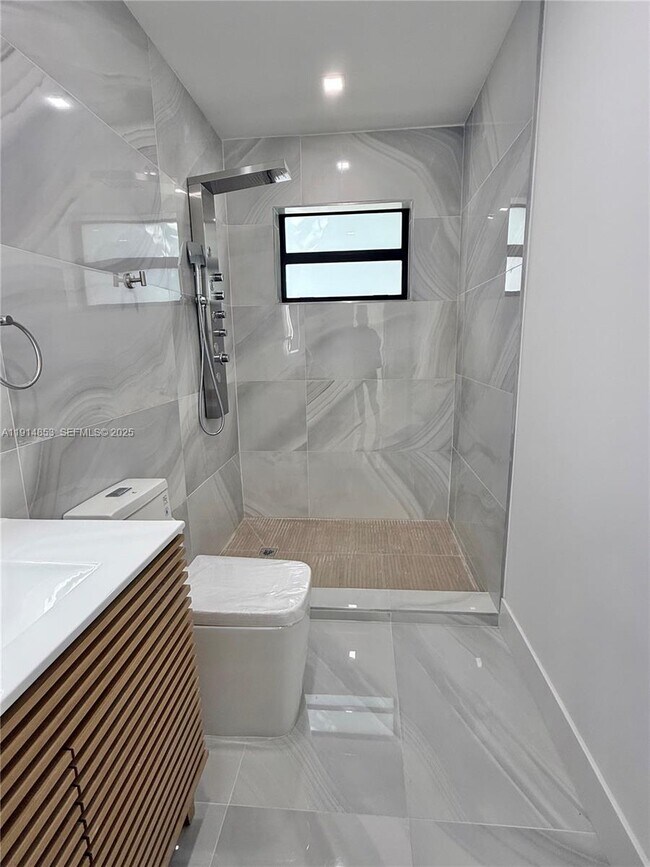 Building Photo - 12615 N Miami Ave