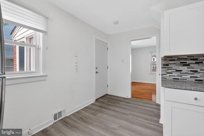 Building Photo - 5831 33rd Ave