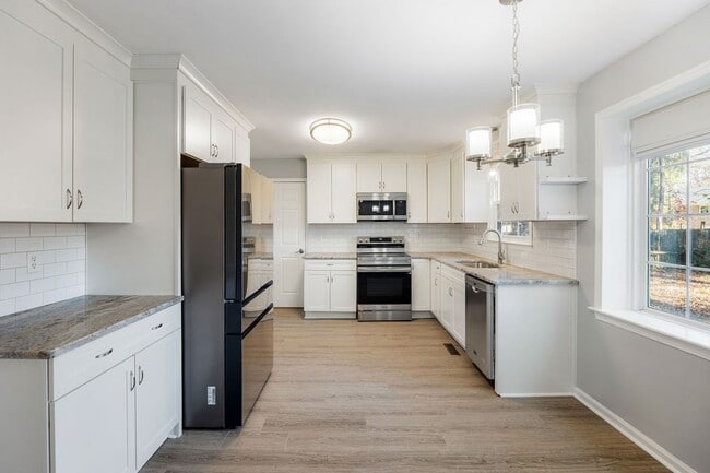 Building Photo - 4 Bedroom Home in Chesterfield County!!!! ***Available Early December***