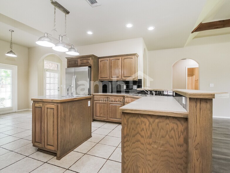 Building Photo - 9830 East 119th Pl S