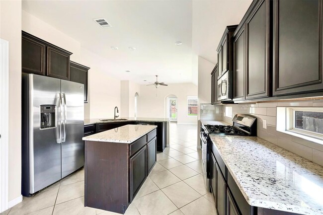 Building Photo - 1005 Fountain Grass Way