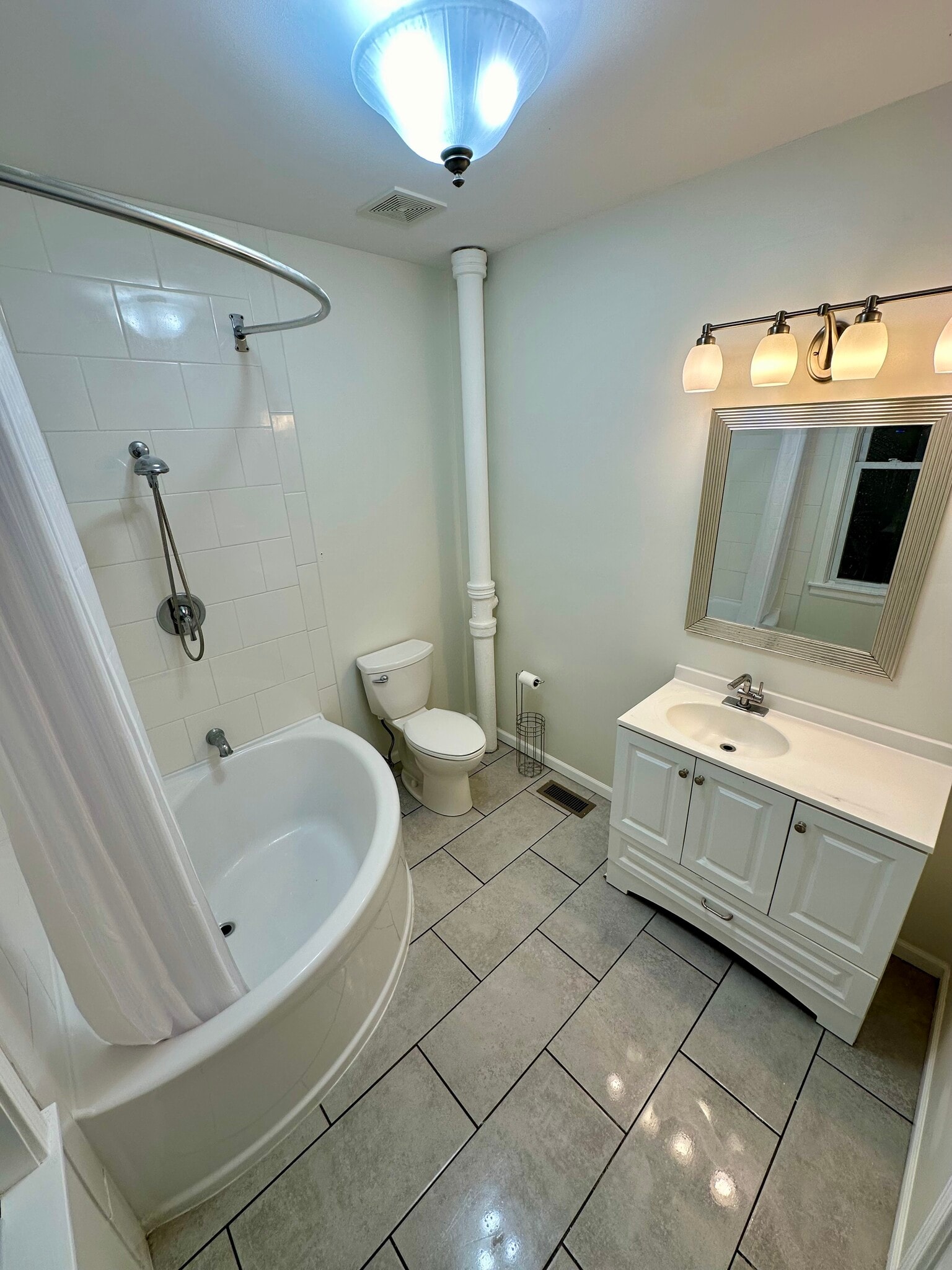 Building Photo - 1928 N Keeler Ave