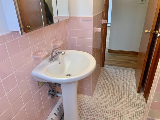 Building Photo - 642 Beechmont Ave