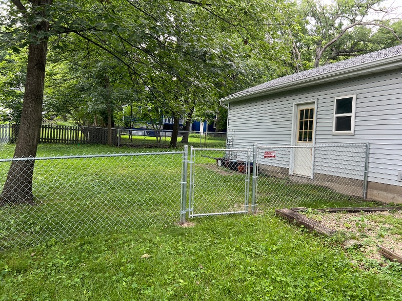 Building Photo - 225 Teeters Ct