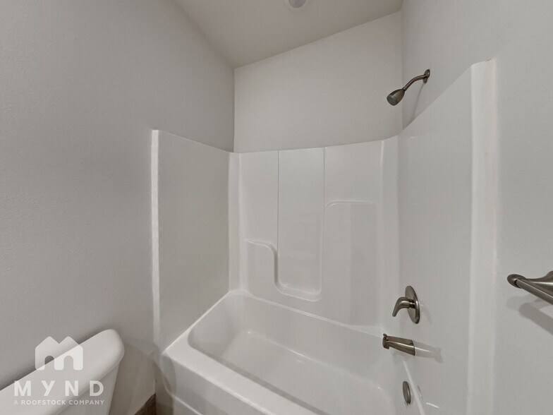 Building Photo - 1021 Pebble Pass