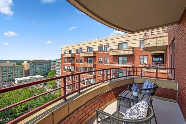 Building Photo - 2400 Clarendon Blvd