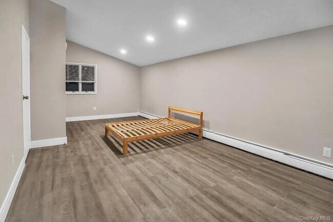 Building Photo - 44 University Heights Dr