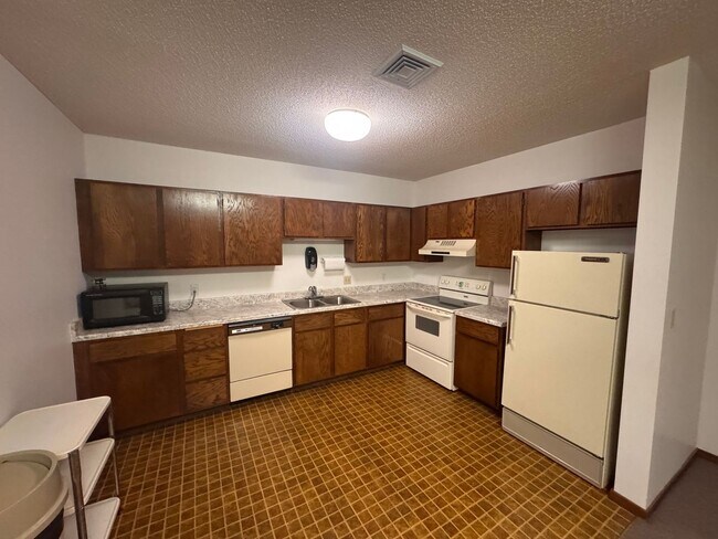 Building Photo - AVAILABLE NOW - Gorgeous 2 BR, 2 BA Condo, with Parking and Excellent Location