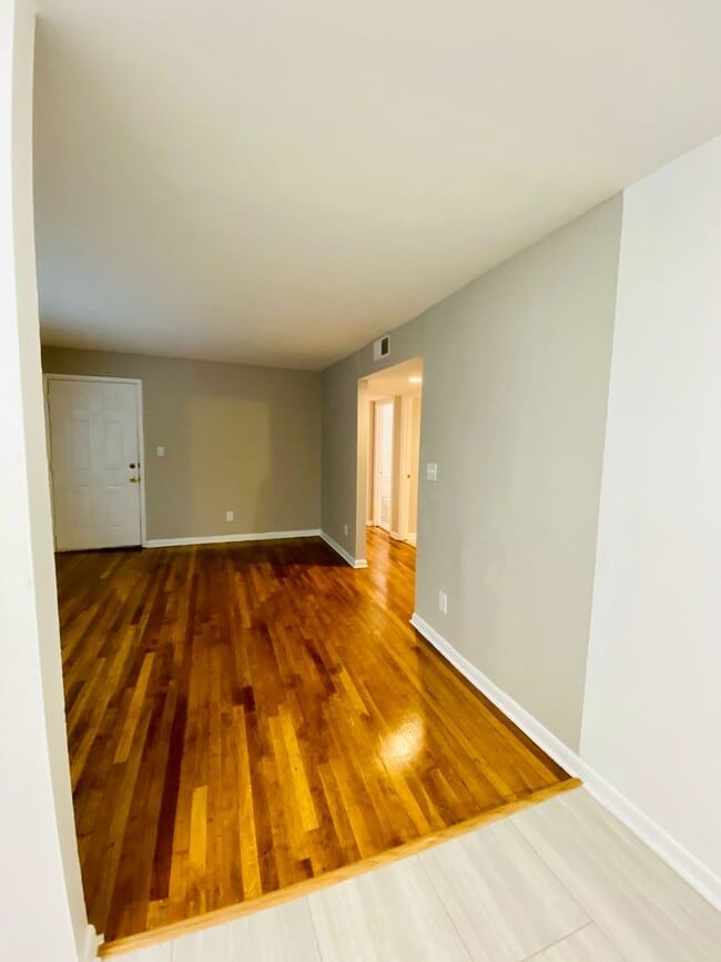 Interior Photo - 1570 Memorial Drive