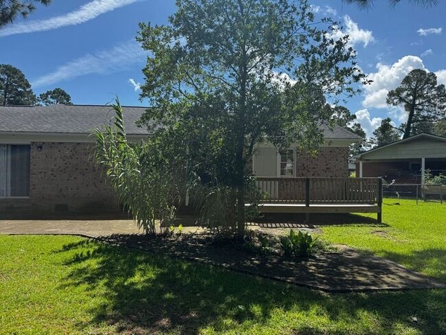 Building Photo - Updated 4 Bedroom Ranch in Established Nei...