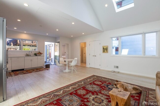 Building Photo - 449 Gates St