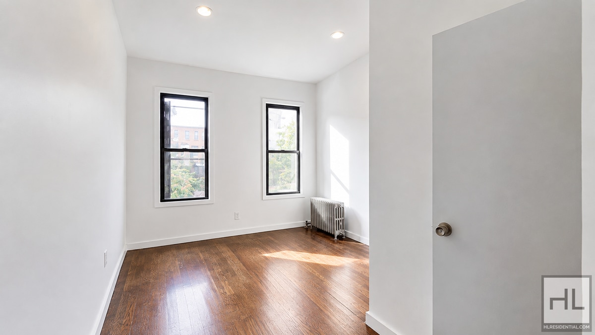 Building Photo - FRANKLIN AVENUE / 2-Bed 1/Bed / Loft Space / AVAILABLE OCTOBER 1st