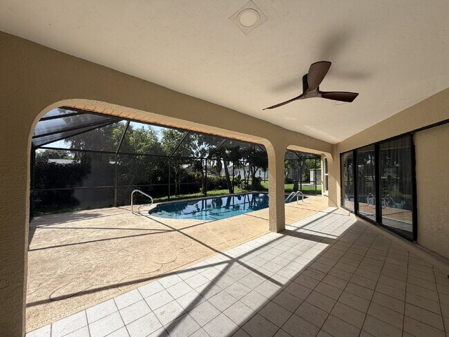Building Photo - "Charming 3-Bedroom Retreat with 2 Full Baths on Aurora St NW!"
