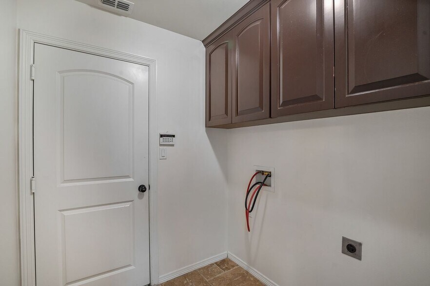 Building Photo - 6707 S Rios St