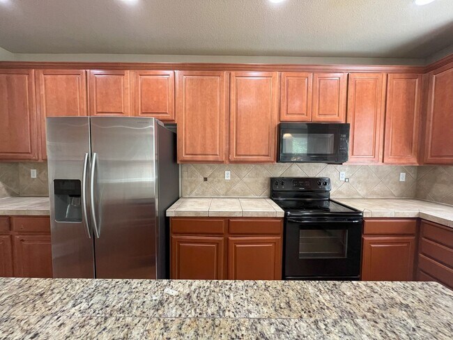 Building Photo - Bright & Airy Home with Granite Kitchen, V...
