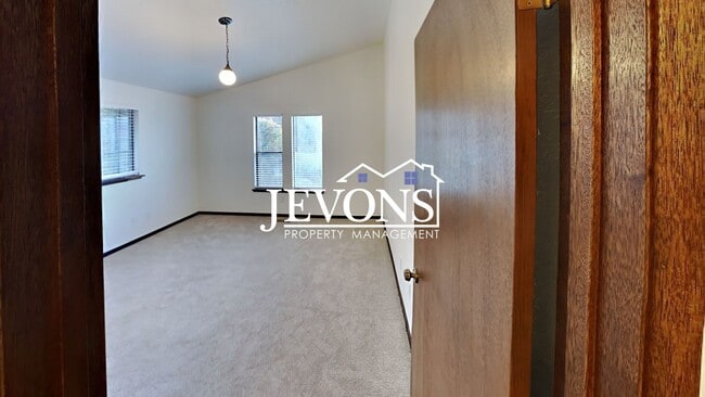Building Photo - 1202 S 39th Ave