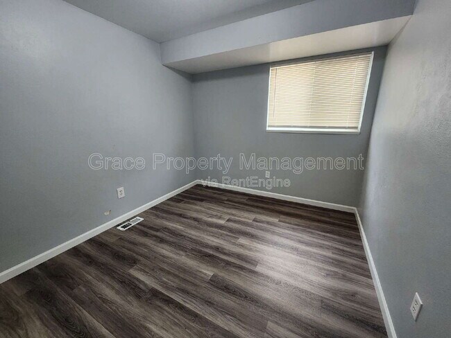 Building Photo - 774 W Cleveland Cir