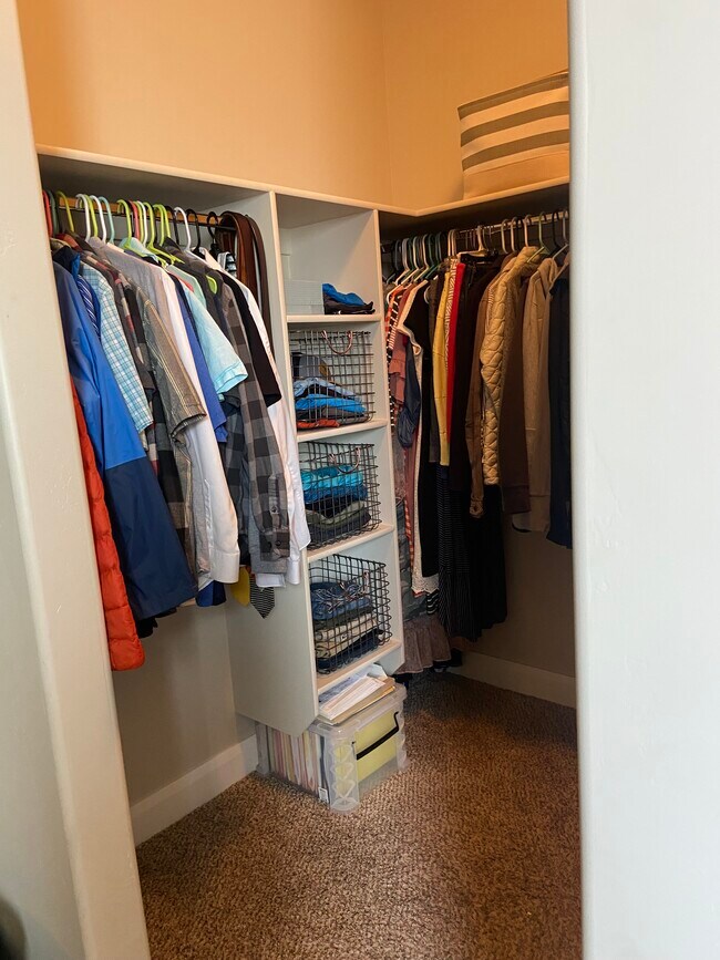 Building Photo - 463 E Ruby Pl