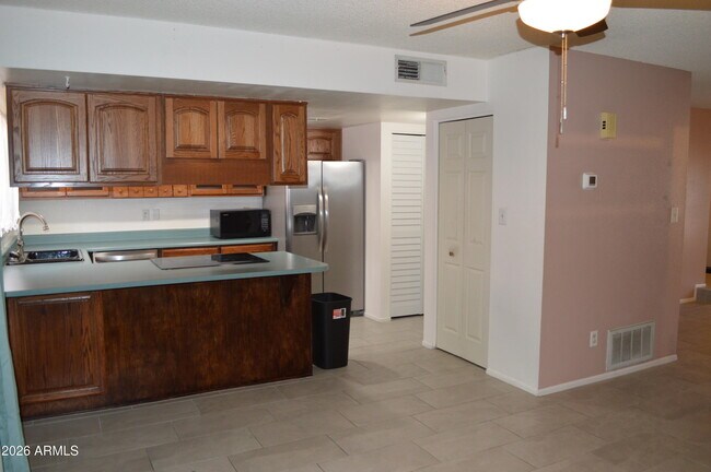 Building Photo - 5442 W El Caminito Dr