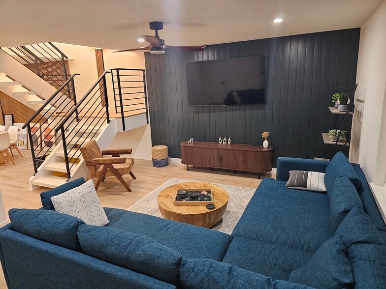 Building Photo - 266 E Via Escuela