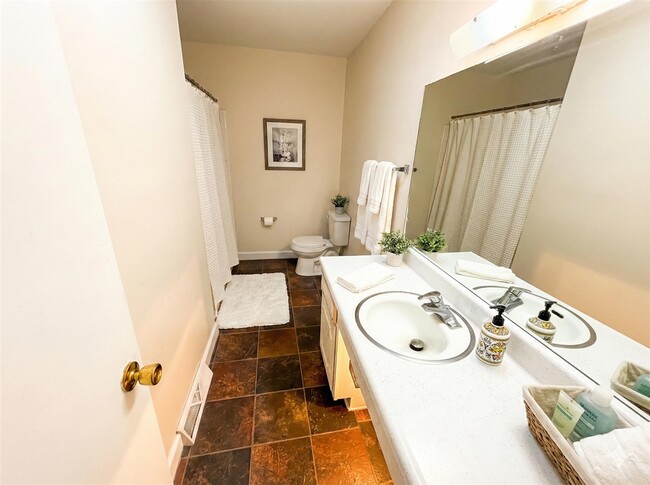 Building Photo - 1036 Ellen Dr