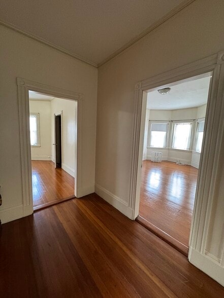 Primary Photo - 909 Beacon St