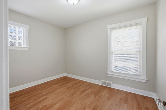 Building Photo - 1301 E Muir Ave