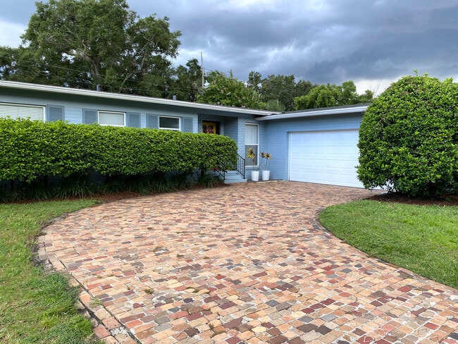 Building Photo - 2720 Dellwood Dr