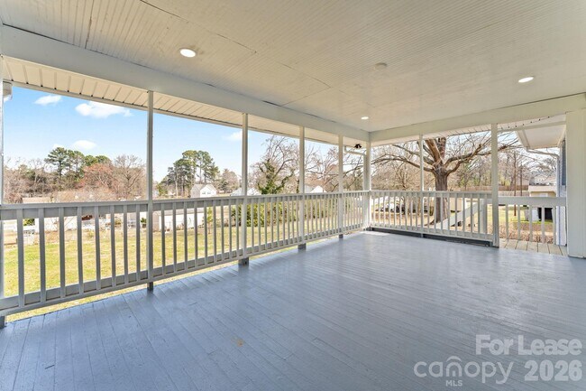 Building Photo - 612 Westway Dr