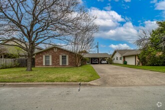 Building Photo - 8110 Exmoor Dr