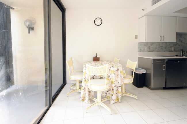 Building Photo - 2450 Presidential Way