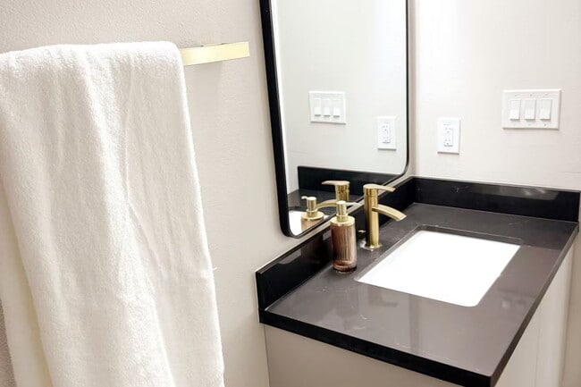 Building Photo - "Discover Cozy Comfort: Furnished 1-Bedroom Haven in McAllen's Prime Location!"