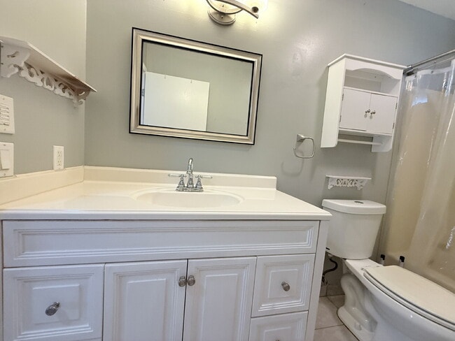 Building Photo - 2 Bedroom & 2Bathroom in Spring Lake