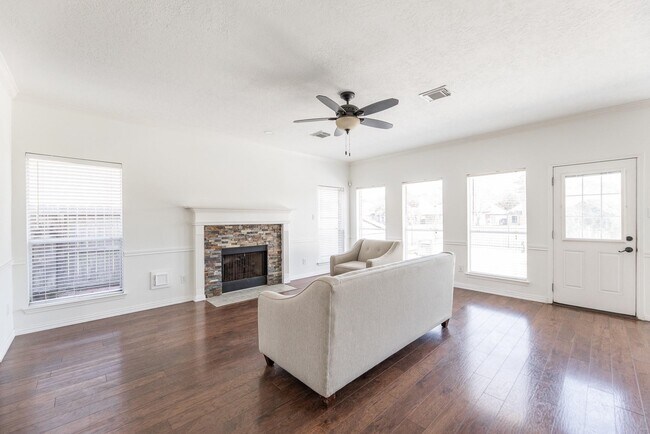 Building Photo - 15422 Downford Dr